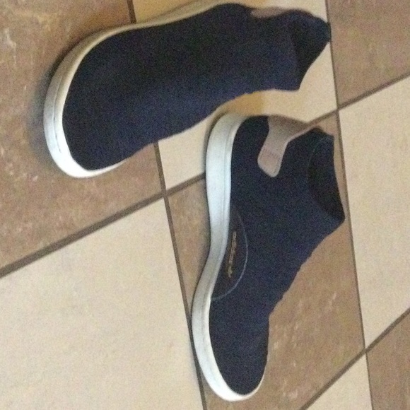 Sneakers - Picture 6 of 8